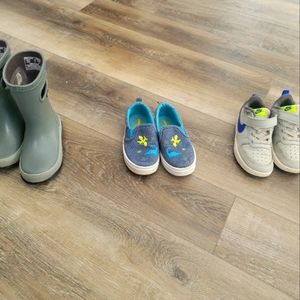 Toddler shoes size 9